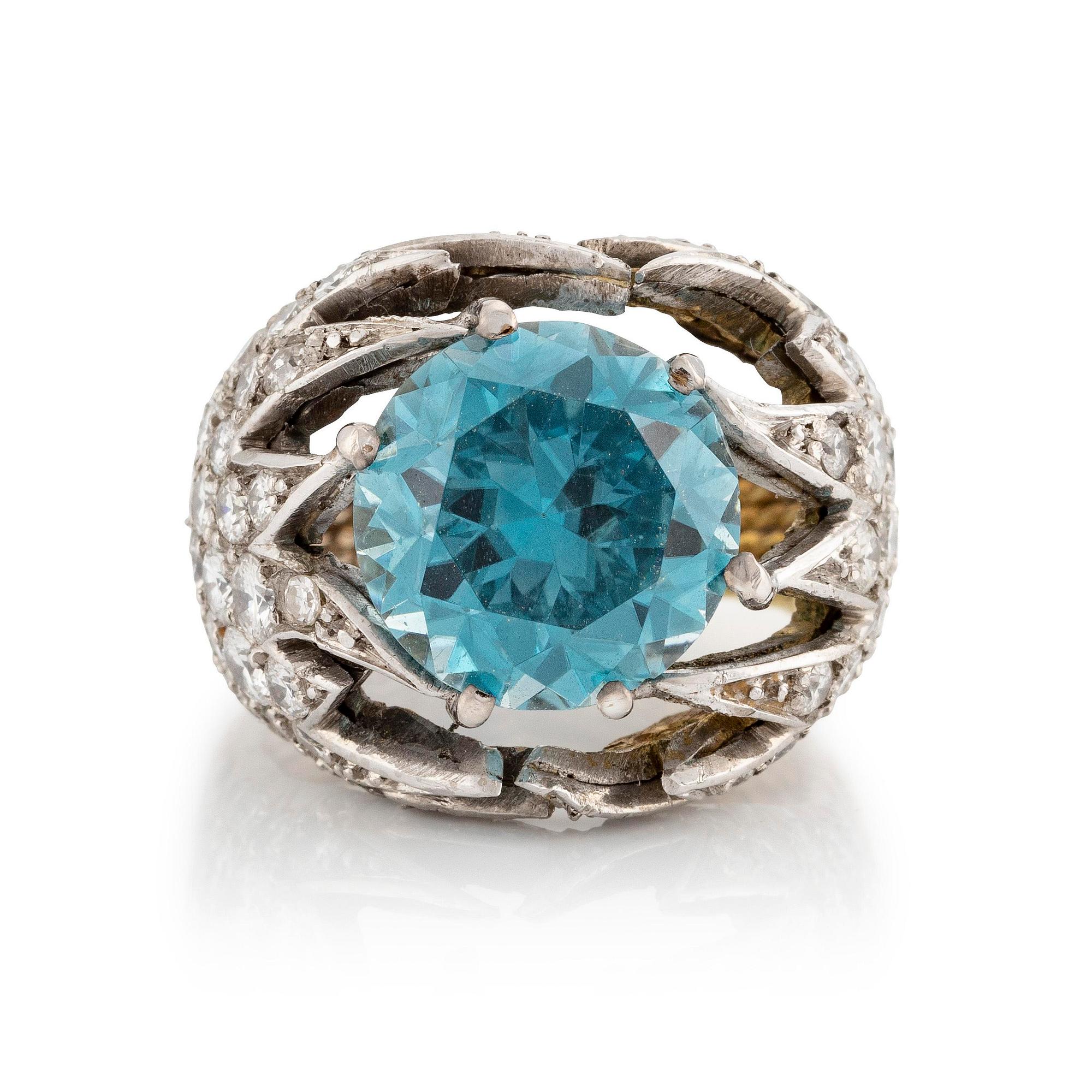 Sterlé ring 18K guld och platina med en blå fasettslipad zirkon och runda briljantslipade diamanter.