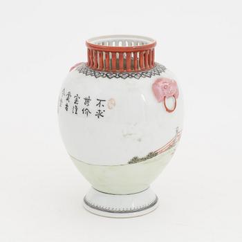 A Chinese Republic vase, 20th Century.