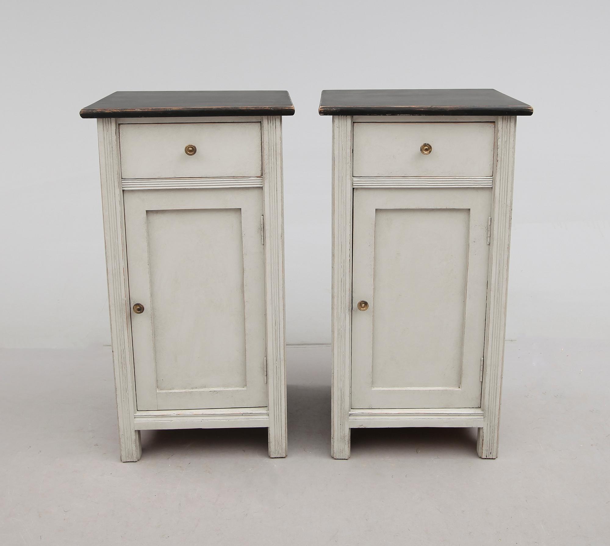 SÄNGBORD, 1 par, 1900-talets första hälft.