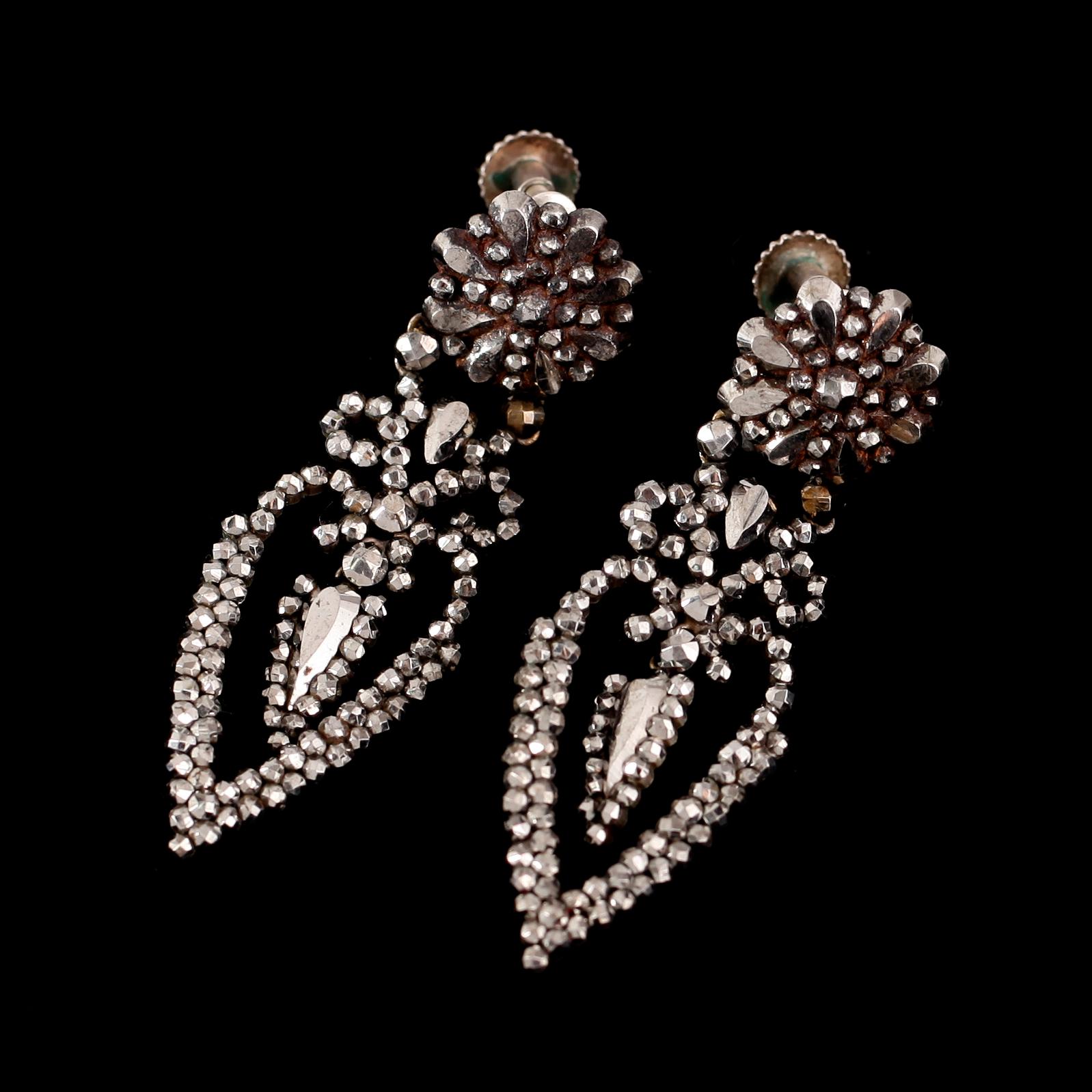 SMYCKEN, 3 delar, stålarbete, sent 1800-tal.