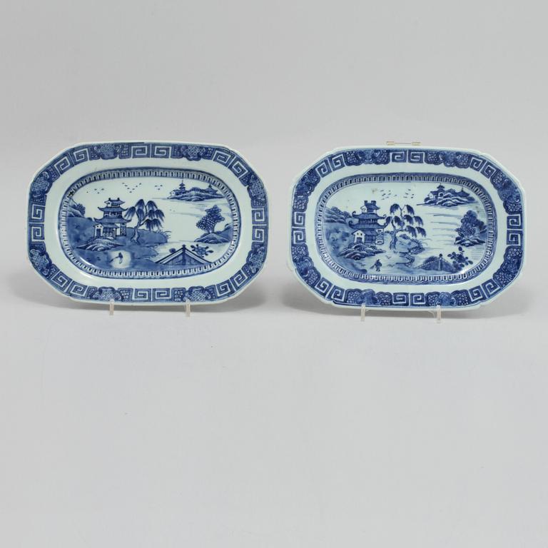 STEKFAT, 2 st, porslin, Kina, 1700-tal.