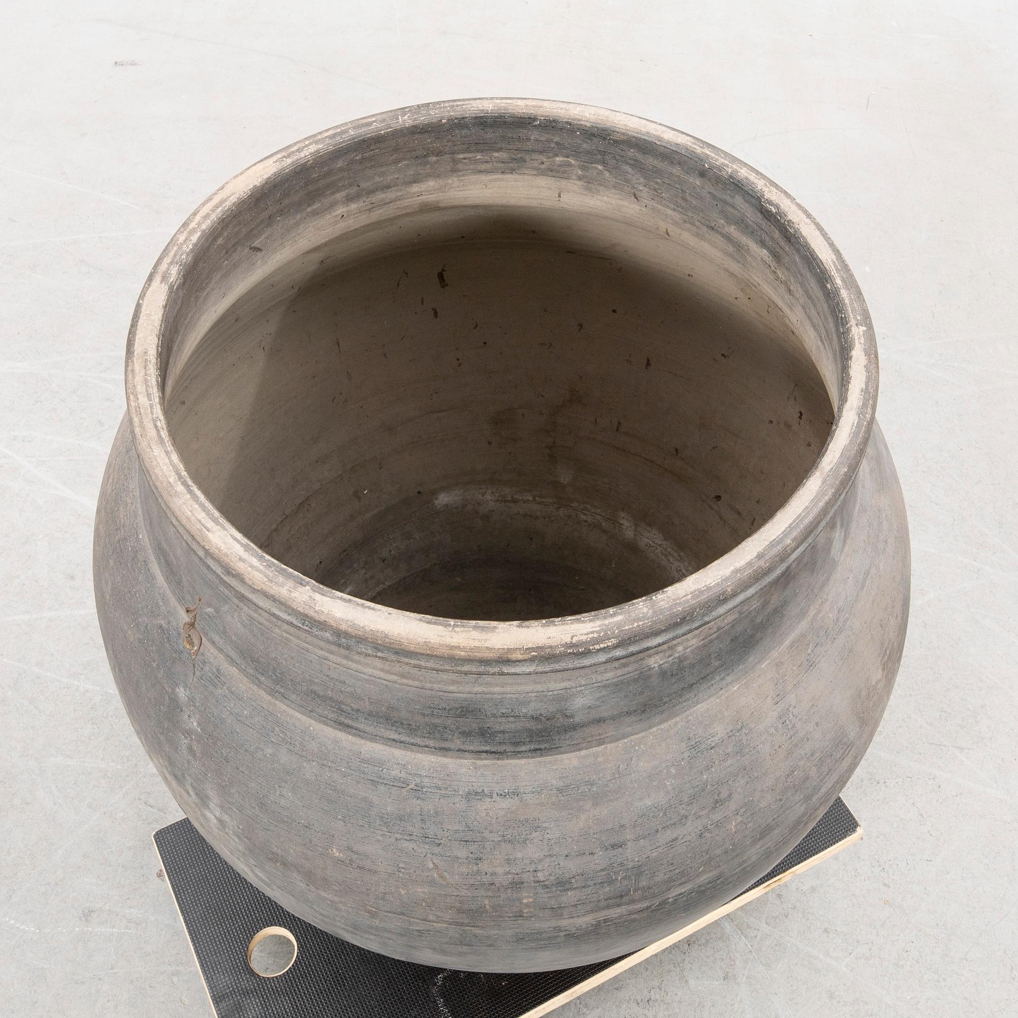 Trädgårds/ golvurna, keramik.