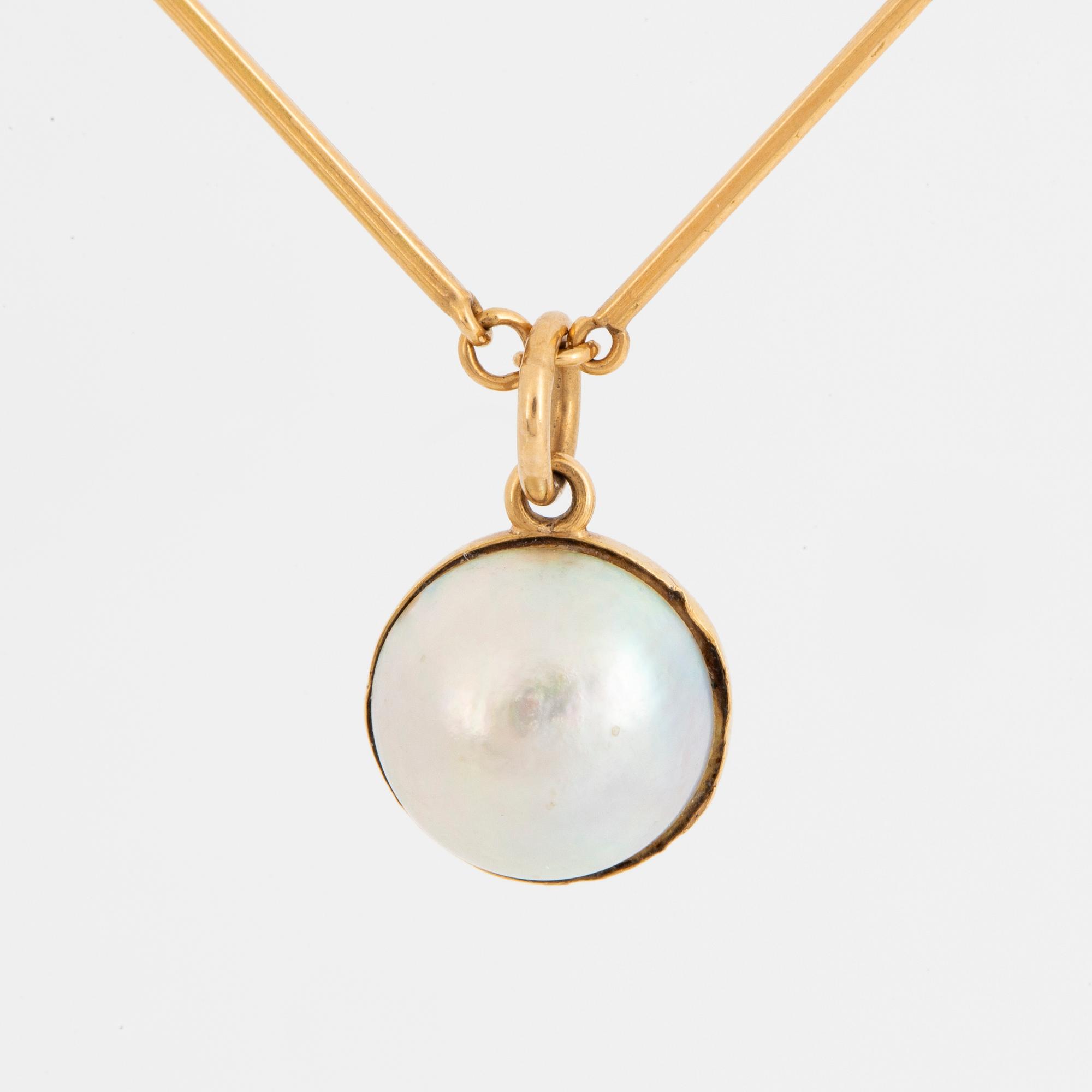 Chain Engelbert, with pendant with mabe pearl.