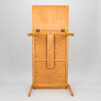 Alvar Aalto, matbord, modell DL82  för O.Y. Huonekalu-ja Rakennustyötehdas A.B 1900-talets mitt.
