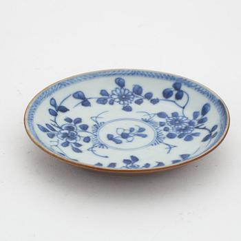 A group of eight blue and white and capuciner glazed dishes, Qing dynasty, Kangxi (1662-1722). "The Ca Mau Shipwreck".