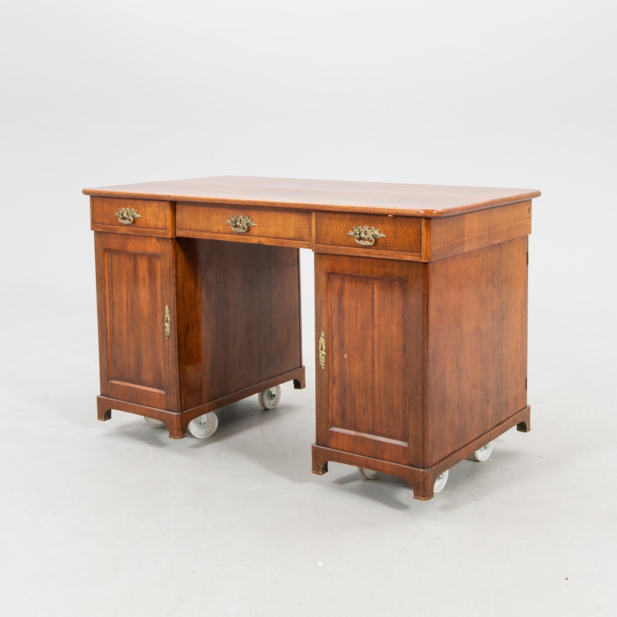 Skrivbord omkring 1900.