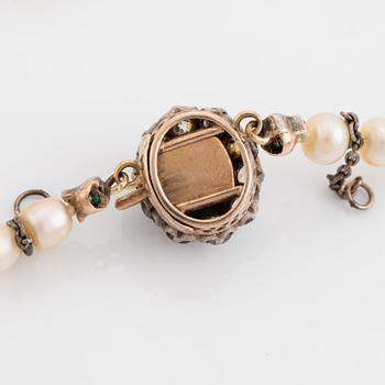A pearl necklace.