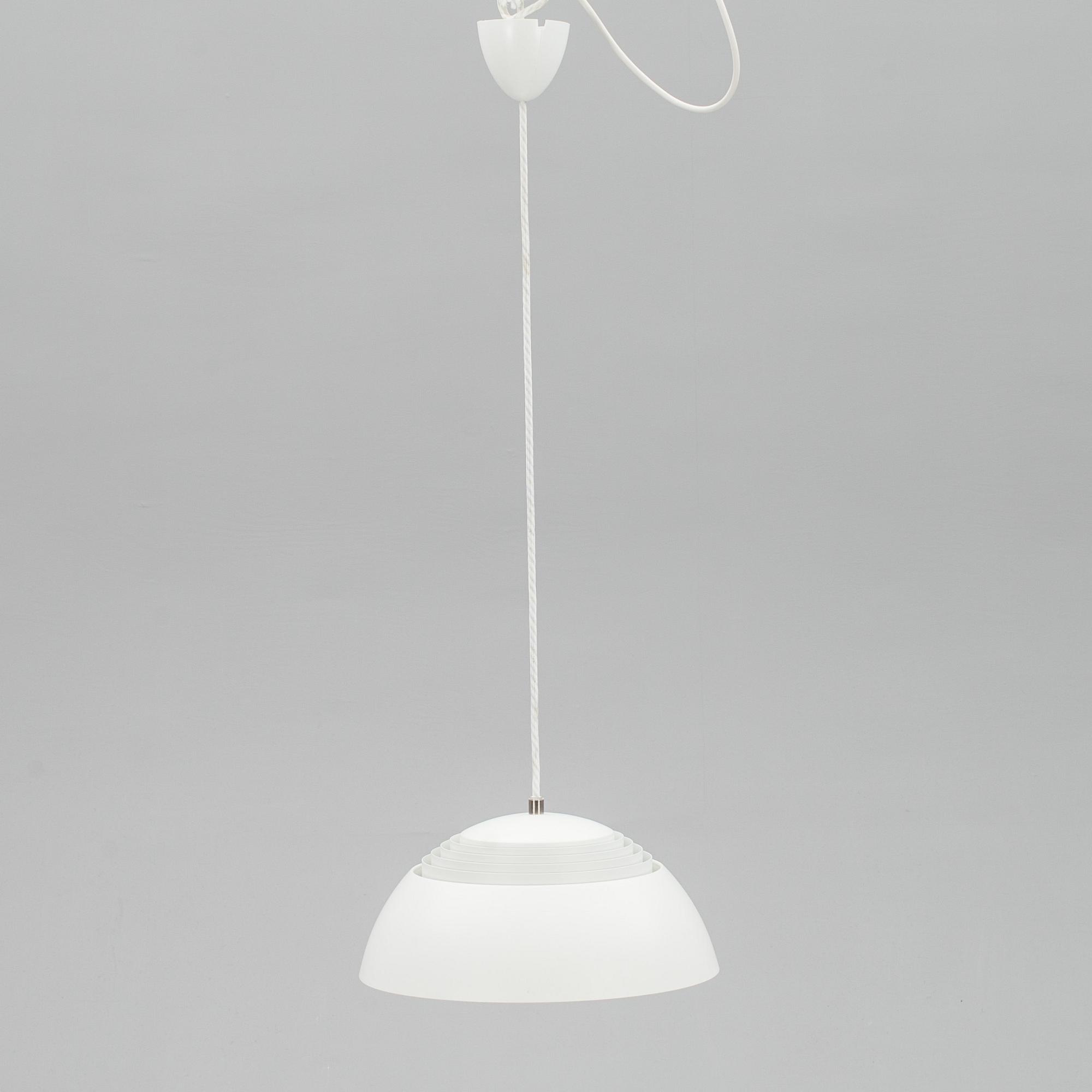 TAKLAMPA, "Lilla AJ-pendel", Arne Jacobsen, Louis Poulsen.