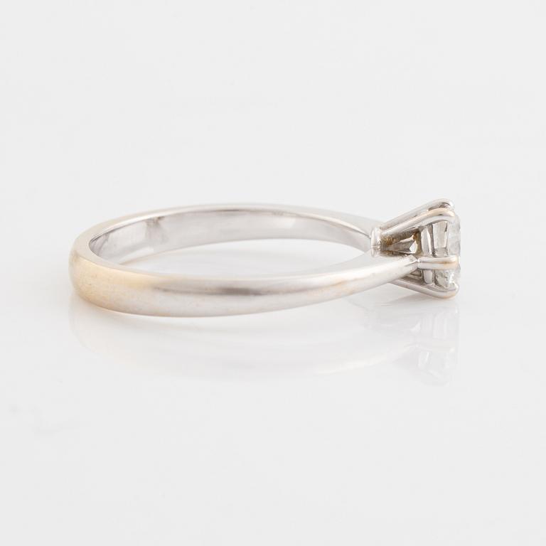 Ring, solitaire ring with brilliant-cut diamond.
