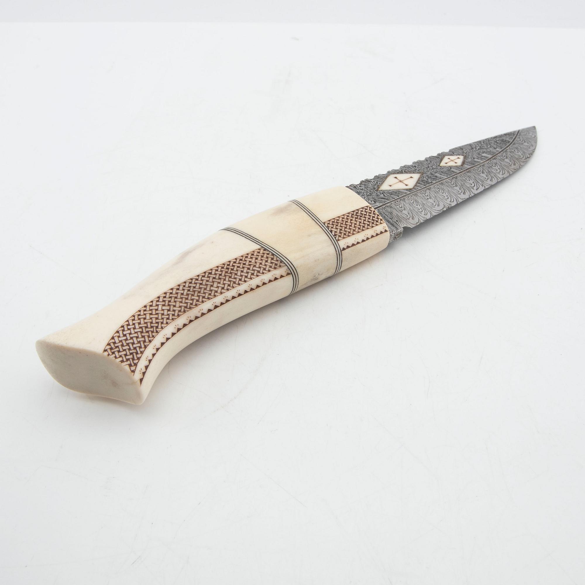 Stefan Groth i Valbo, halvhornskniv signerad 2009.