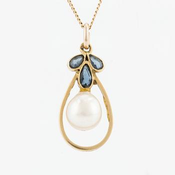 Pendant, 18K gold with pearl and small blue stones, with chain.