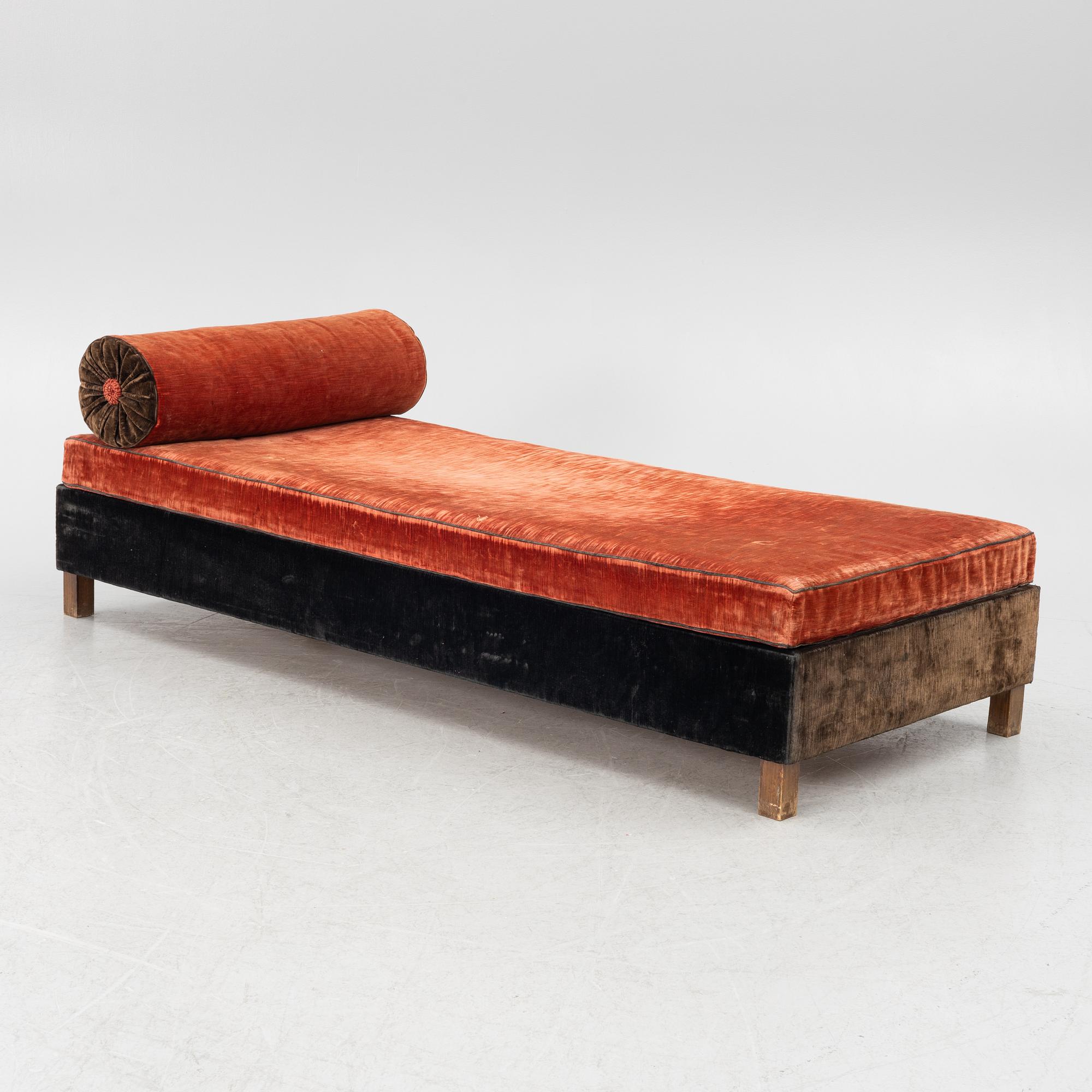 Daybed, 1930s.