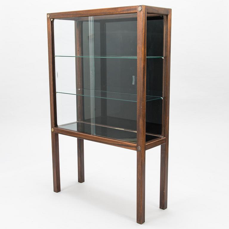 CARL GUSTAF HIORT AF ORNÄS, A 1950s display cabinet, 'Näyttely-vitriini' for Huonekalu Mikko Nupponen Oy, Finland.