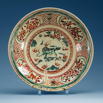 1742. A large Swatow dish, Ming dynastin.