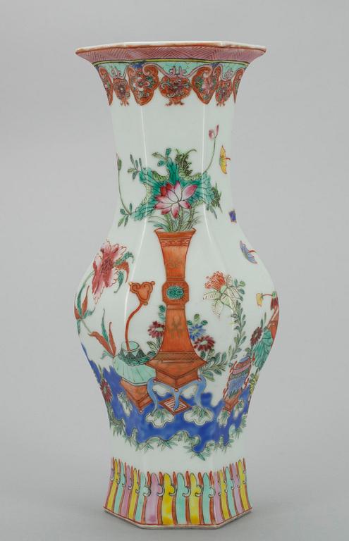 VAS, porslin, Kina ca 1900.