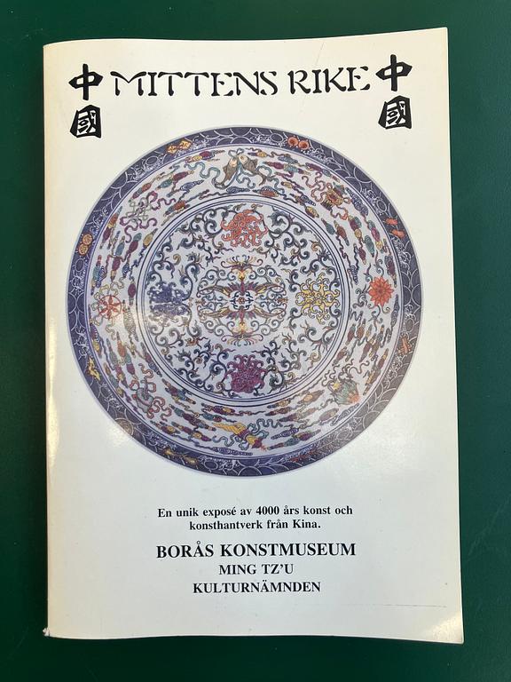 A large blue and white 'figural' yenyen vase, Qing dynasty, Kangxi (1662-1722).