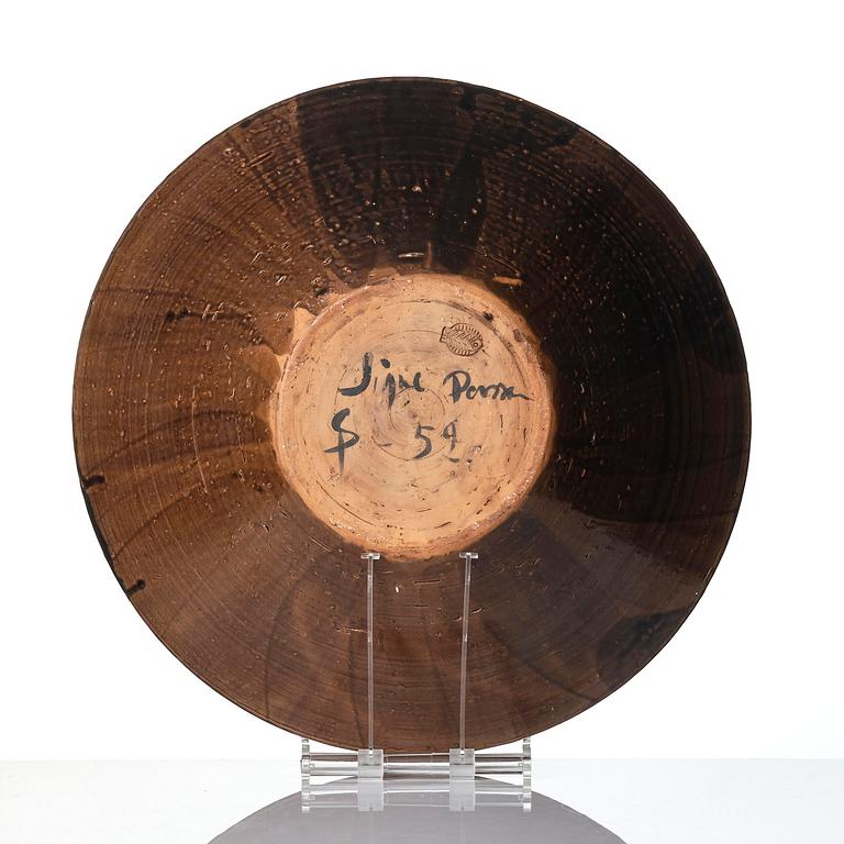 Signe Persson-Melin, a grand ceramic dish, executed in her workshop, Malmö 1959.
