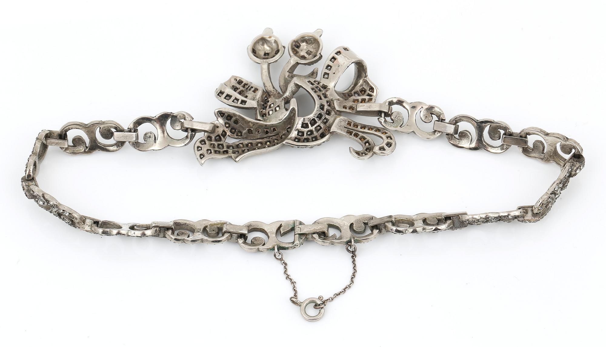 COLLIER, silver med pastestenar, 1900-talets första hälft. Vikt ca 62g.