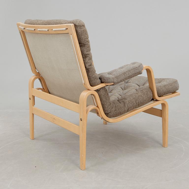 FÅTÖLJ, Bruno Mathson, Dux, brännmärkt, 1900-talets andra hälft.