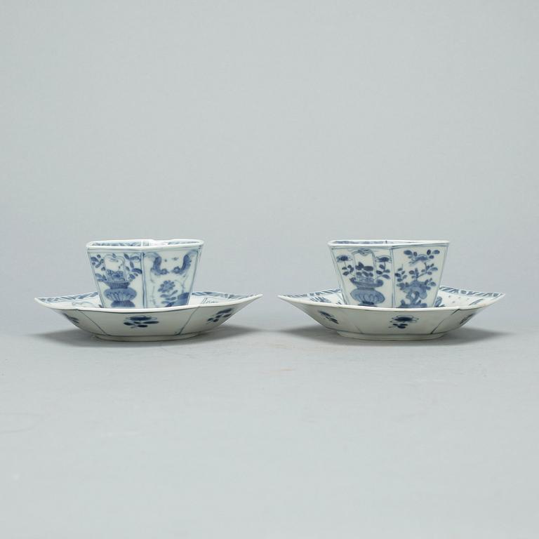 KOPPAR MED FAT, ett par, Kangxi (1661-1722).