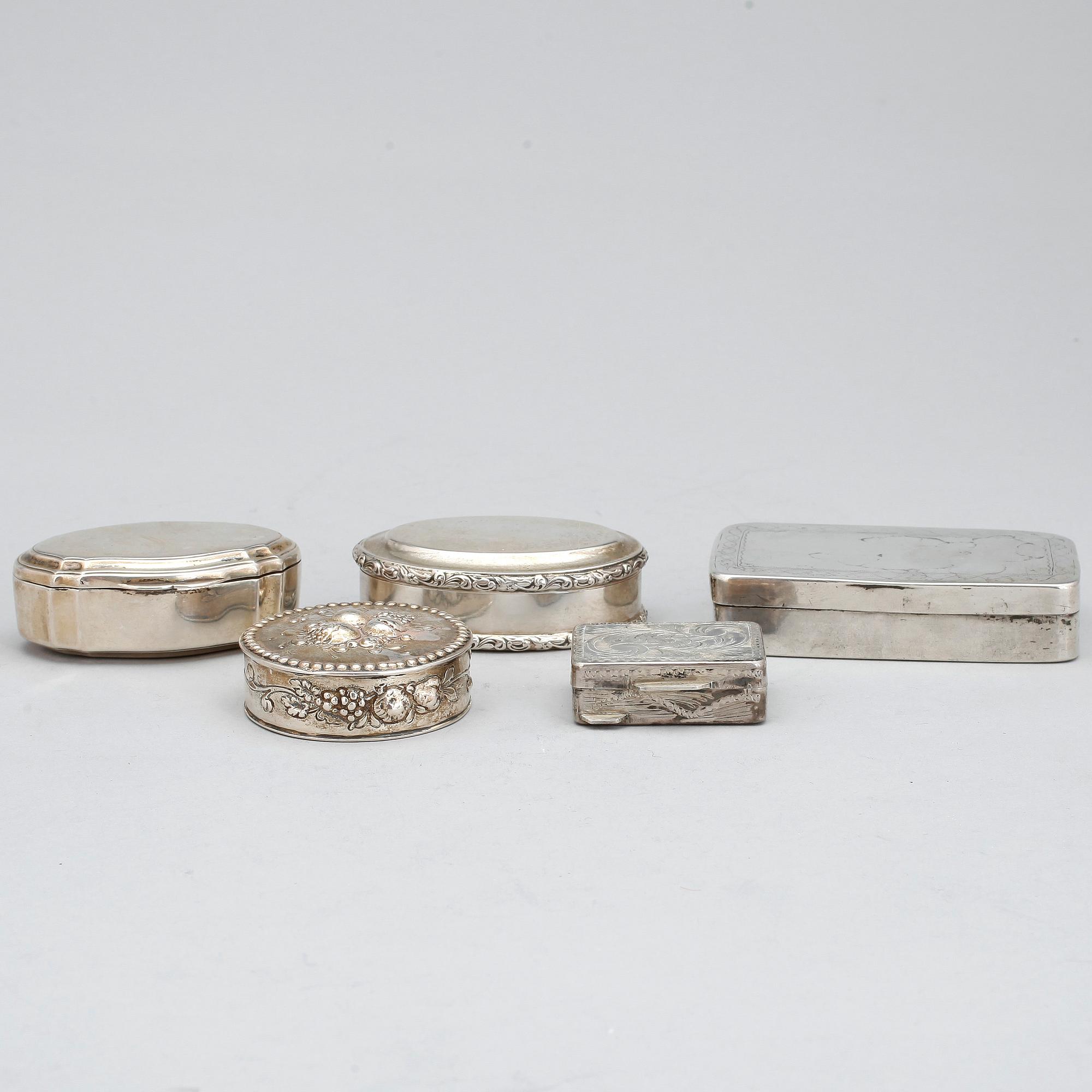 SILVERDOSOR, 5 st, silver, bl a NP Sunding, Sundsvall, 1818. Tot vikt 222 gram.