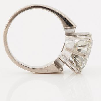 A RING set with a brilliant-cut diamond.