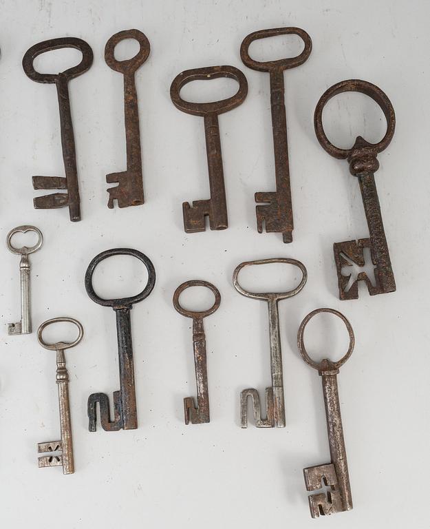 19 iron keys, 18th/19th century.