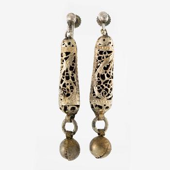 Necklace, along with two pairs of earrings, filigree work, brass-coloured metal.