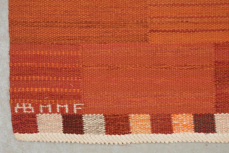 CARPET. "Fasad, orange". Flat weave. 378 x 279,5 cm. Signed AB MMF MR.