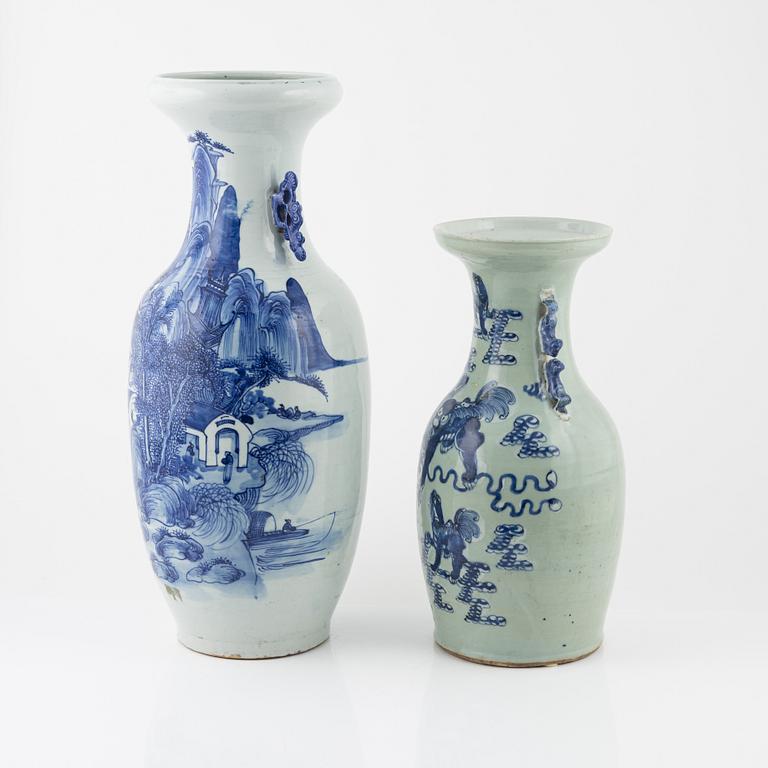 A set of two Chinese vases, late Qing dynasty/early 20th Century.