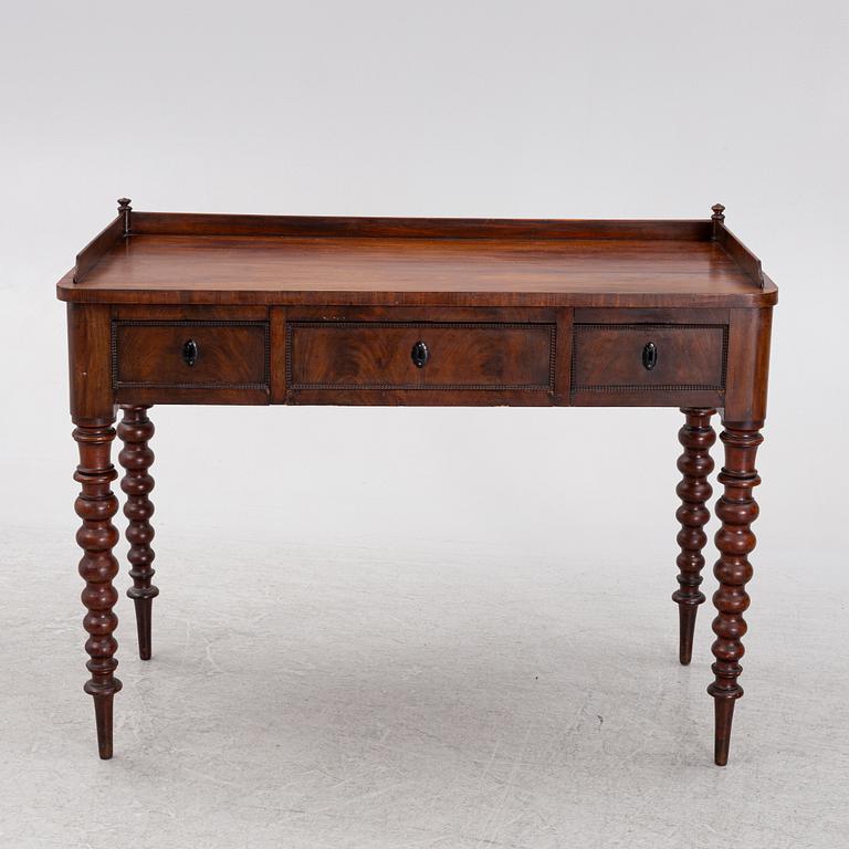 An English 19th Century Mahogany Desk.