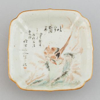 A famille rose footed dish, early 20th century.