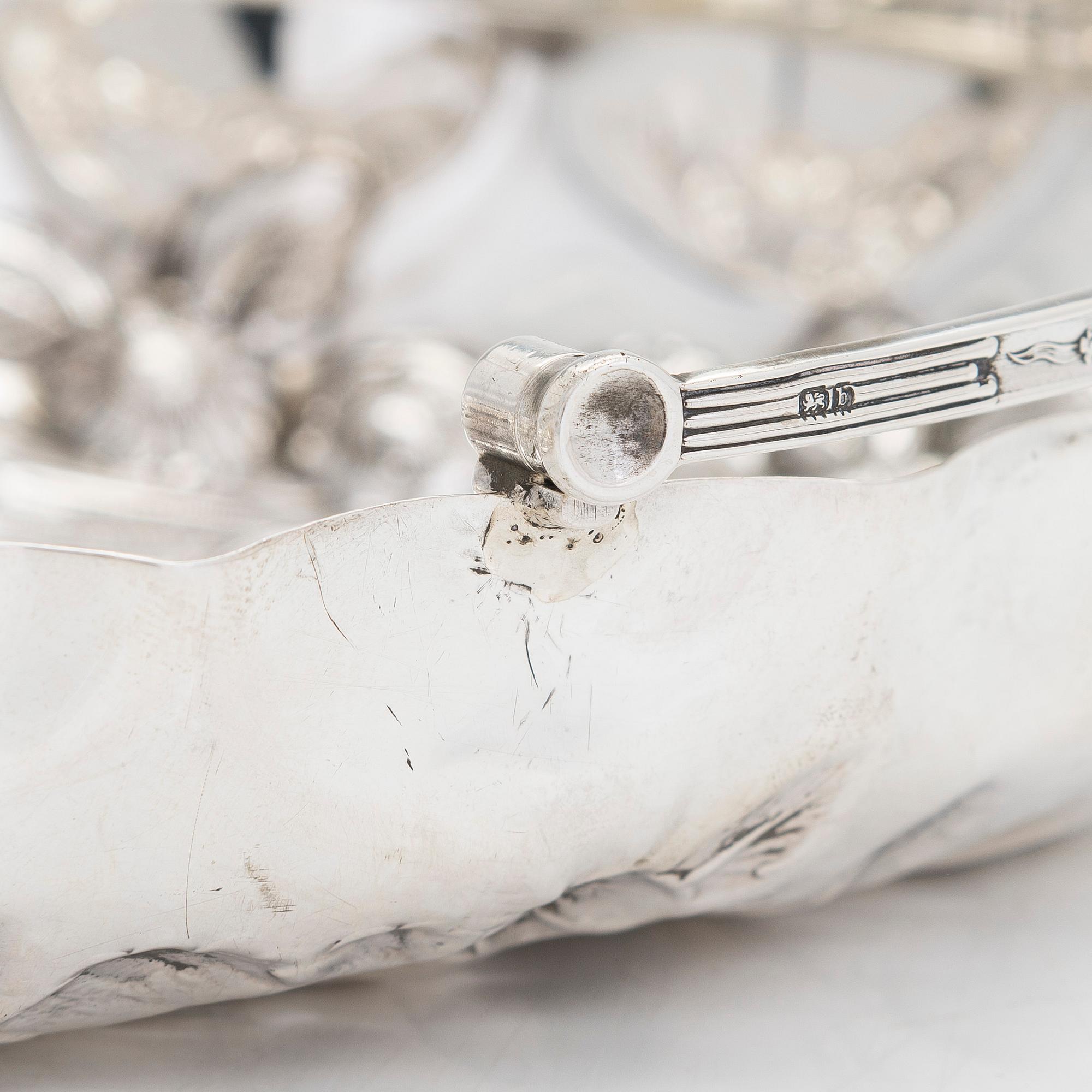 A sterling silver sweetmeat basket, W. G. Keight & Co, Birmingham 1901,