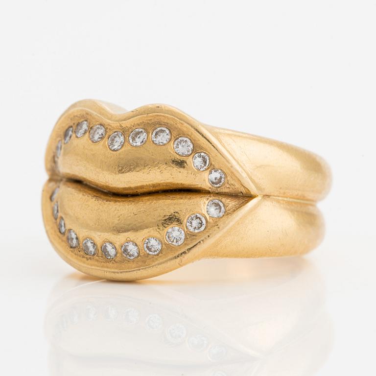 Ring, Ellen Curtis, 18K guld och briljantslipade diamanter. Stockholm 1997.