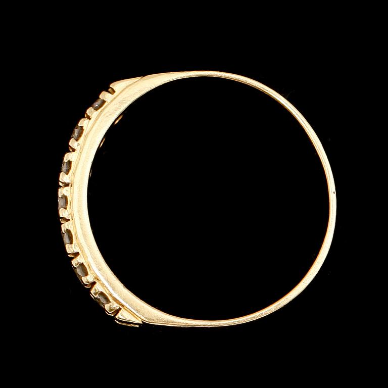 RING, 18 k med 7 små briljanter.