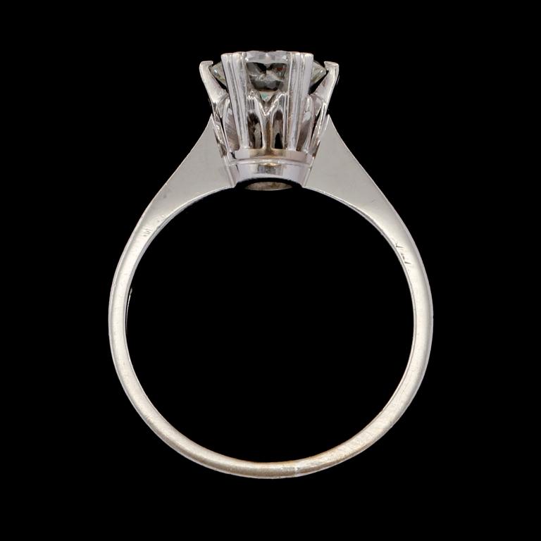 RING, 18k vitguld med briljantslipad diamant, 1.06 ct, Stig Johansson, Göteborg, 1982. Vikt 4 g.