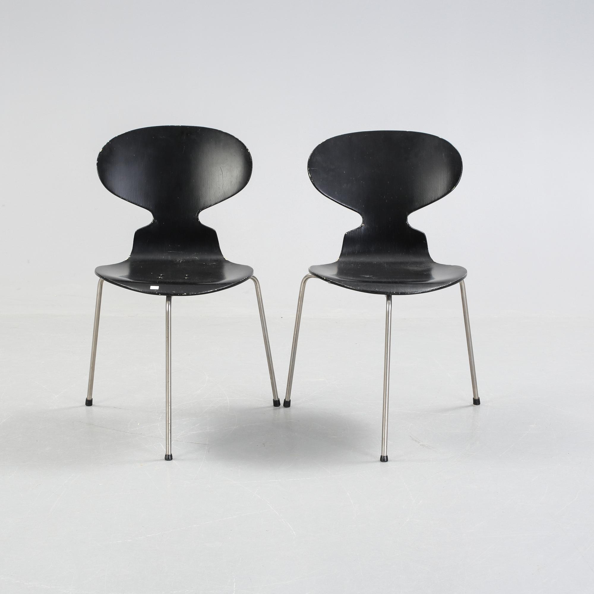STOLAR, ett par, "Myran", Arne Jacobsen för Fritz Hansen, Danmark, 1900-talets mitt.
