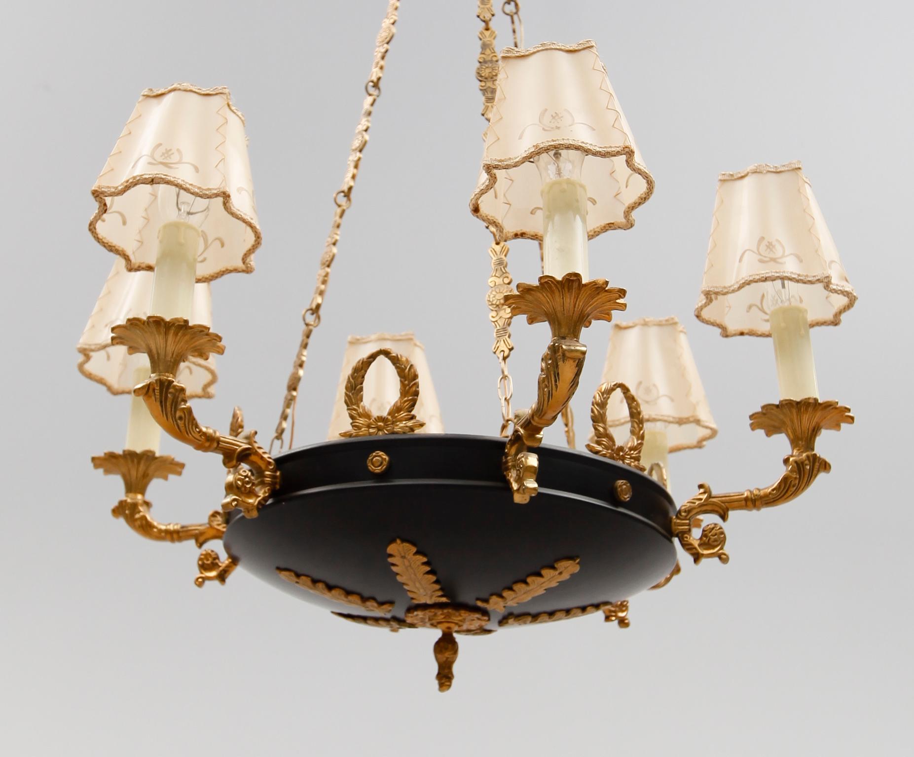 TAKAMPEL, empirestil, 1900-talets första hälft. Höjd ca 80 cm.
