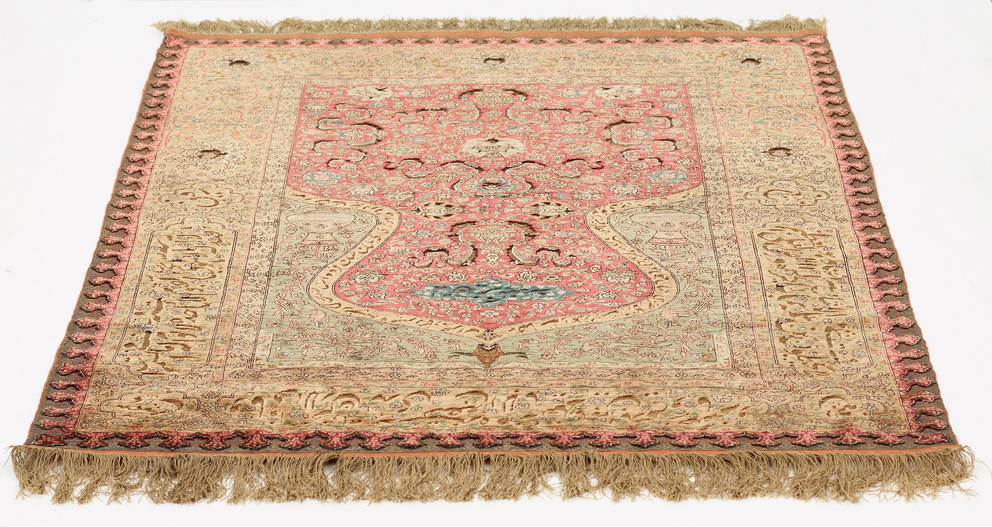 Matta, antik silke Kum Kapi med metallbroschering, Istanbul omkring 1910, "Sultan's Head Prayer" design.