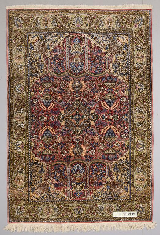 MATTA, persisk, ca 205 x 139 cm.