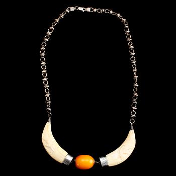 HALSBAND, sterlingsilver, ben och bärnsten, 1970-tal.