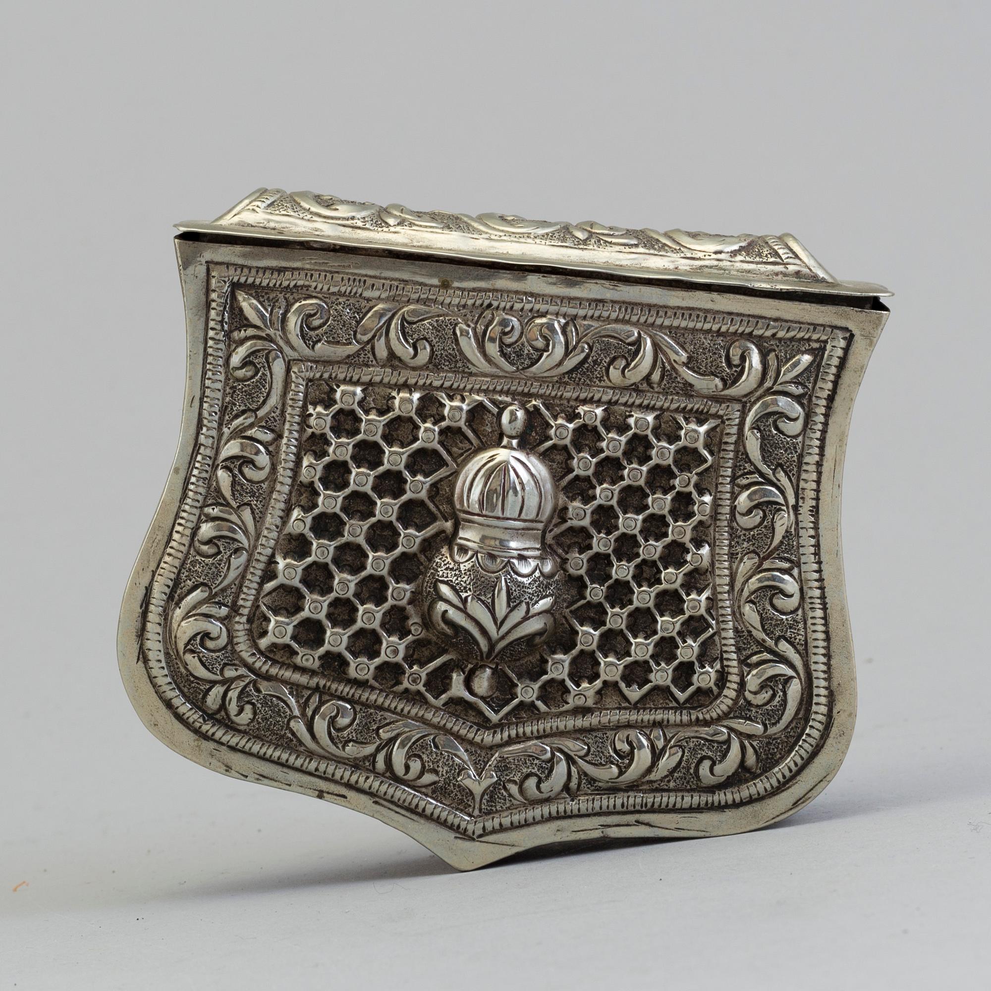 SNAPPLÅSPISTOL, Kaukasisk samt KARTUSCHVÄSKA, 1800-tal.