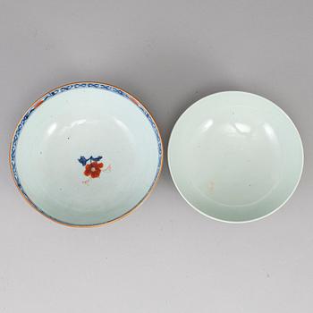 Two porcelain bowls, Qing dynasty, 18th/19th century.