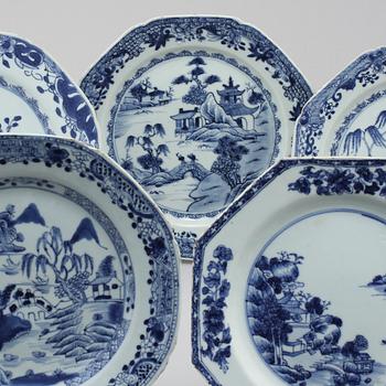 TALLRIKAR, 7 st, porslin, Kina, 1700-tal.