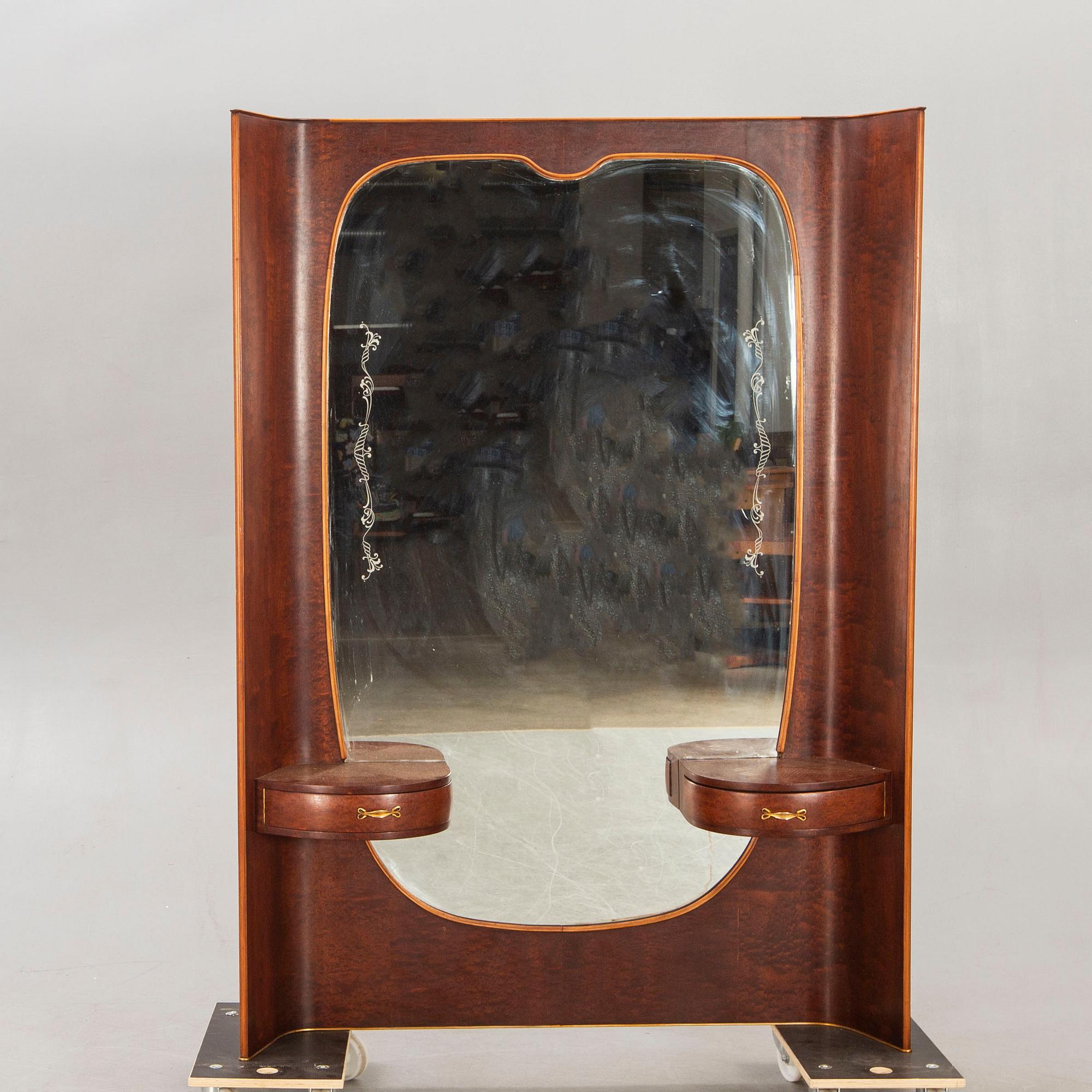 A Vanity mirror mid 1900s.