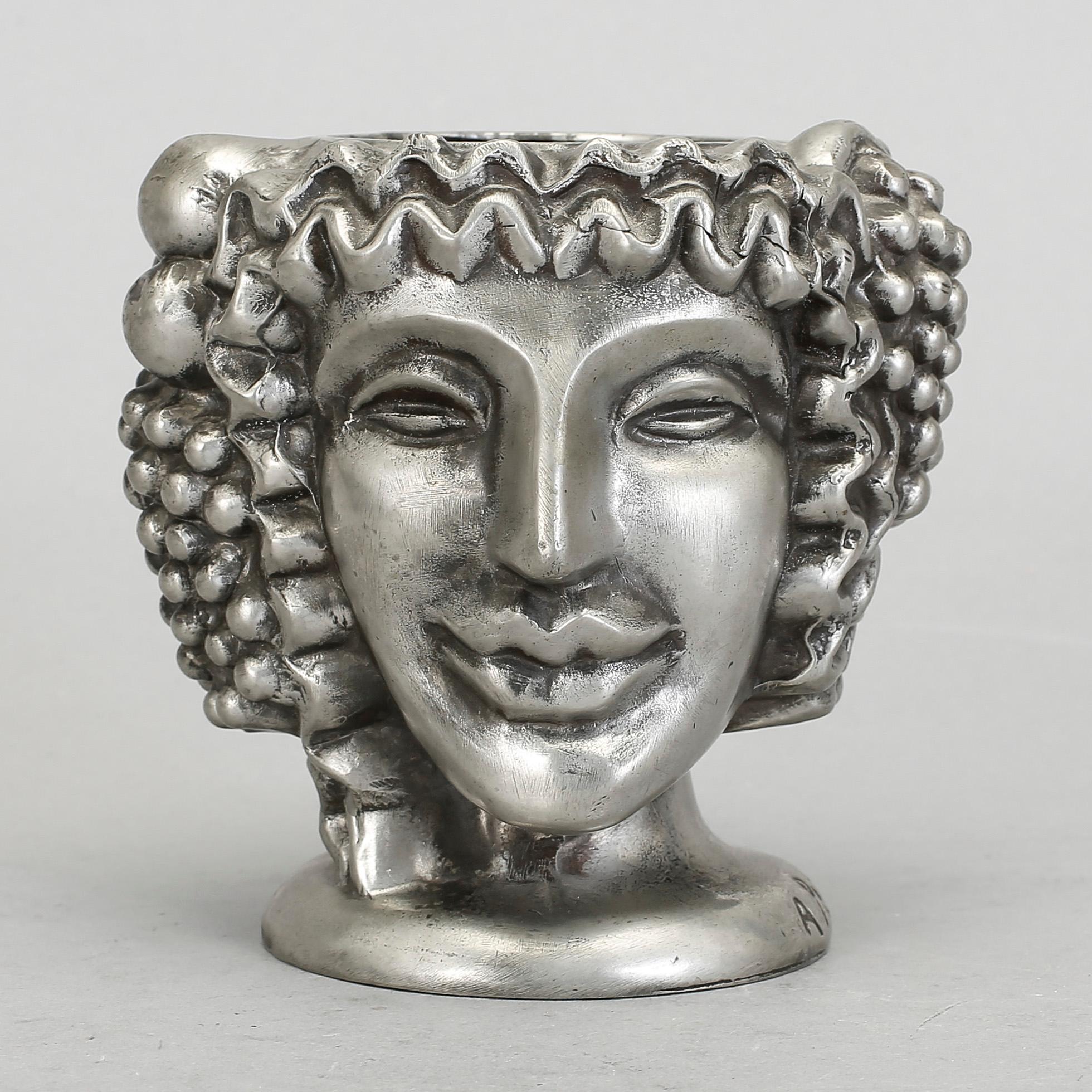 VAS, tenn, "Janushuvud", formgiven av Anna Petrus, Firma Svenskt Tenn, Stockholm, 1957.