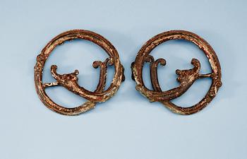 1251. ORNAMENTDELAR, två stycken, brons. Möjligen Skytiska.