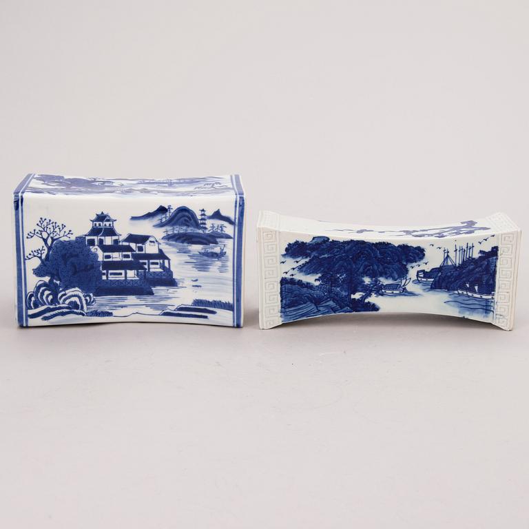 A pair of Chinese porcelain pillows, second half of the 20th century.