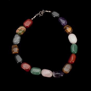 HALSBAND, med olikfärgade stora stenar, nyproduktion.