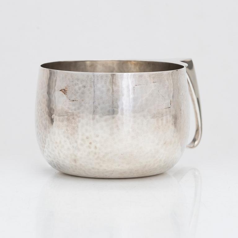 Tapio Wirkkala, silver mug TW 463, Kultakeskus, Hämeenlinna 1991. Model designed in 1972.